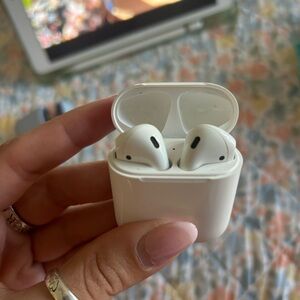Apple White Earbud Headphones